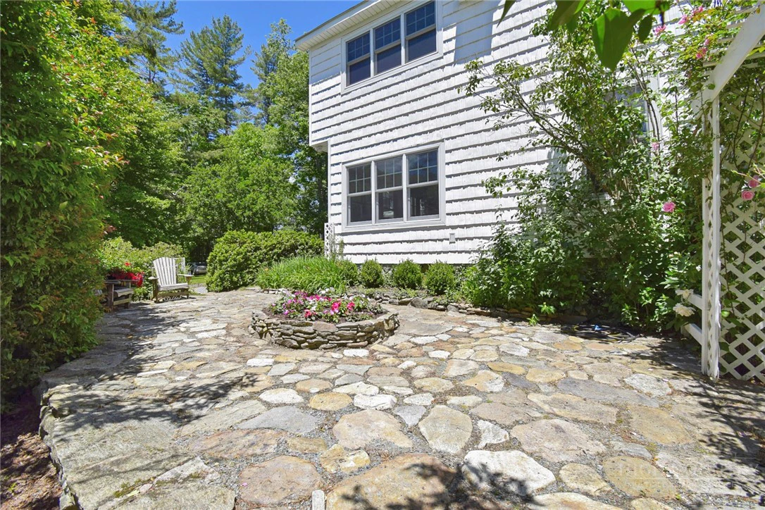 Image number 4 for the current listing