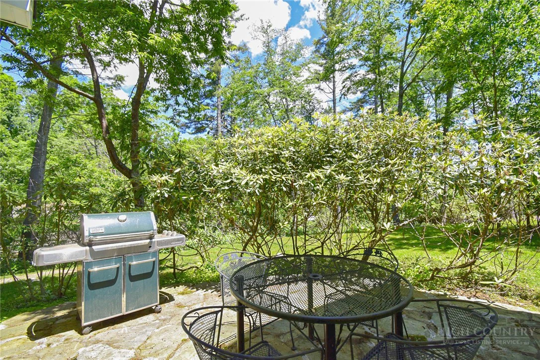 Image number 5 for the current listing