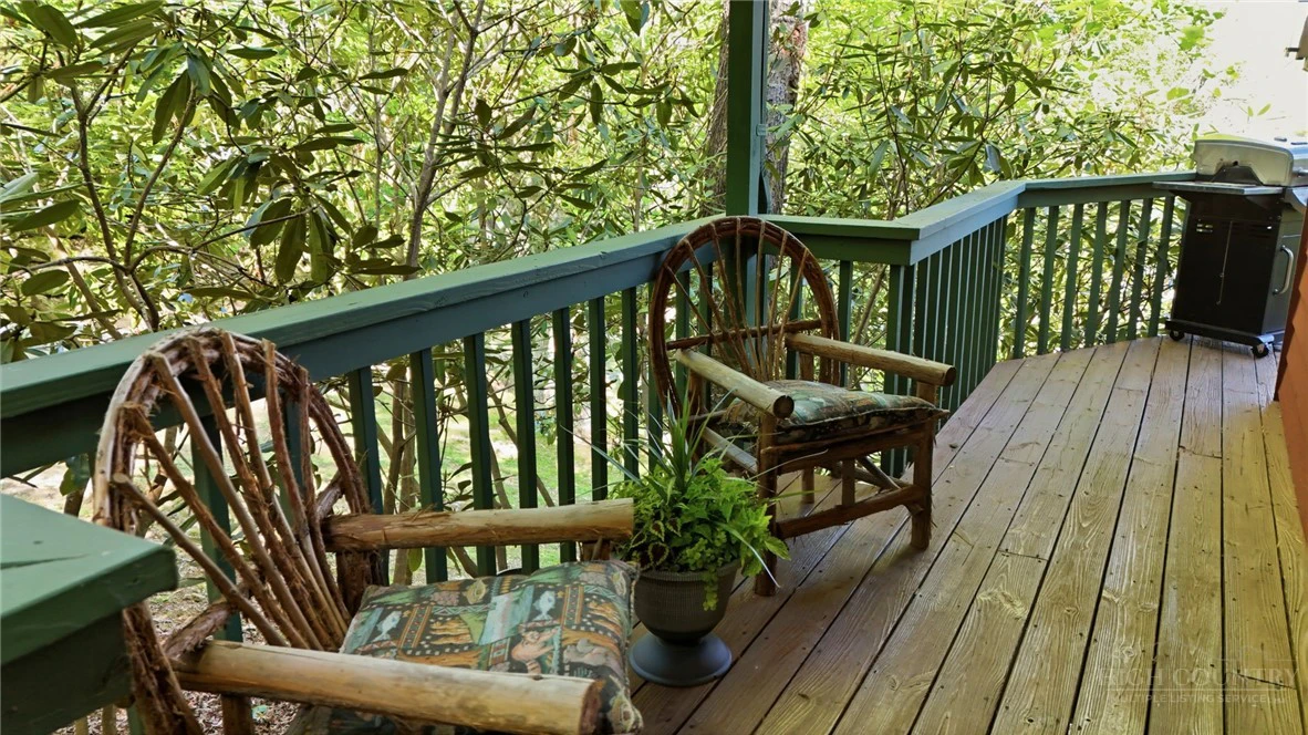 Image number 13 for the current listing