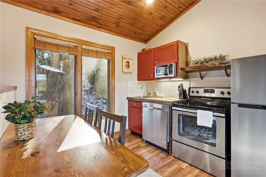 Image number 6 for the current listing