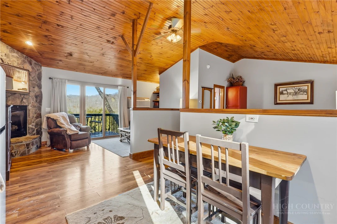 Image number 4 for the current listing