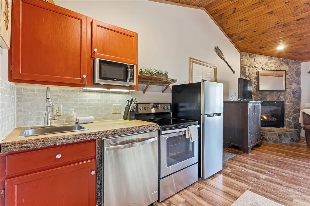 Image number 7 for the current listing