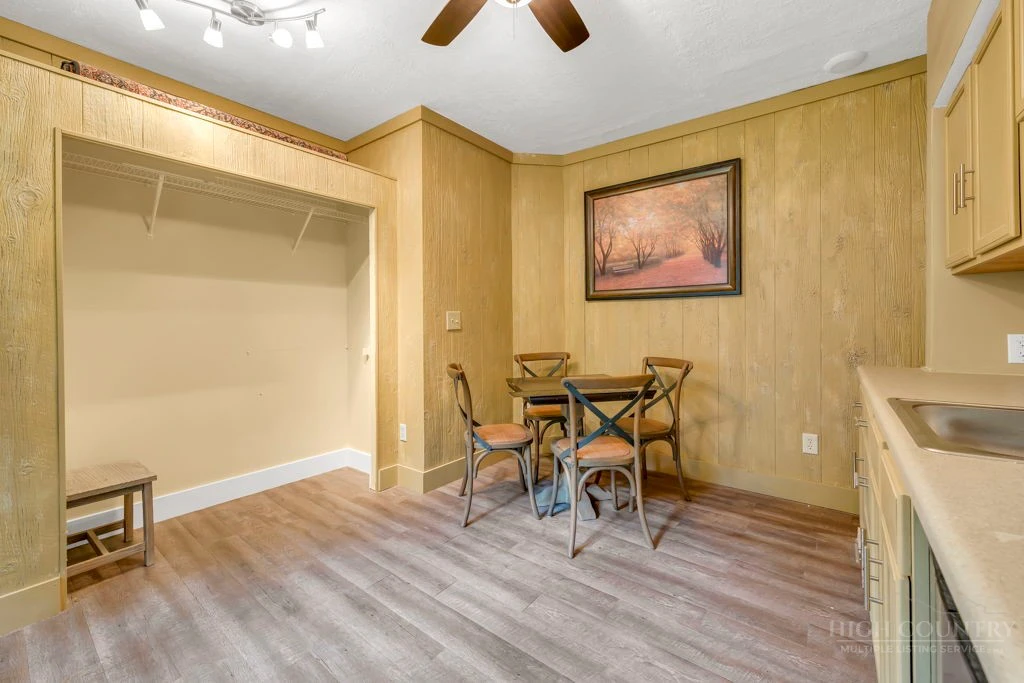 Image number 2 for the current listing
