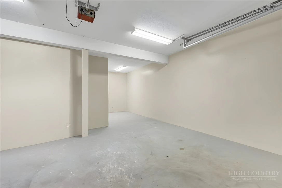 Image number 11 for the current listing