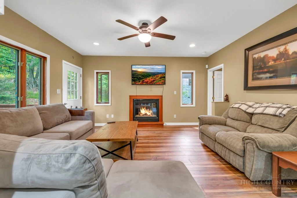 Image number 10 for the current listing