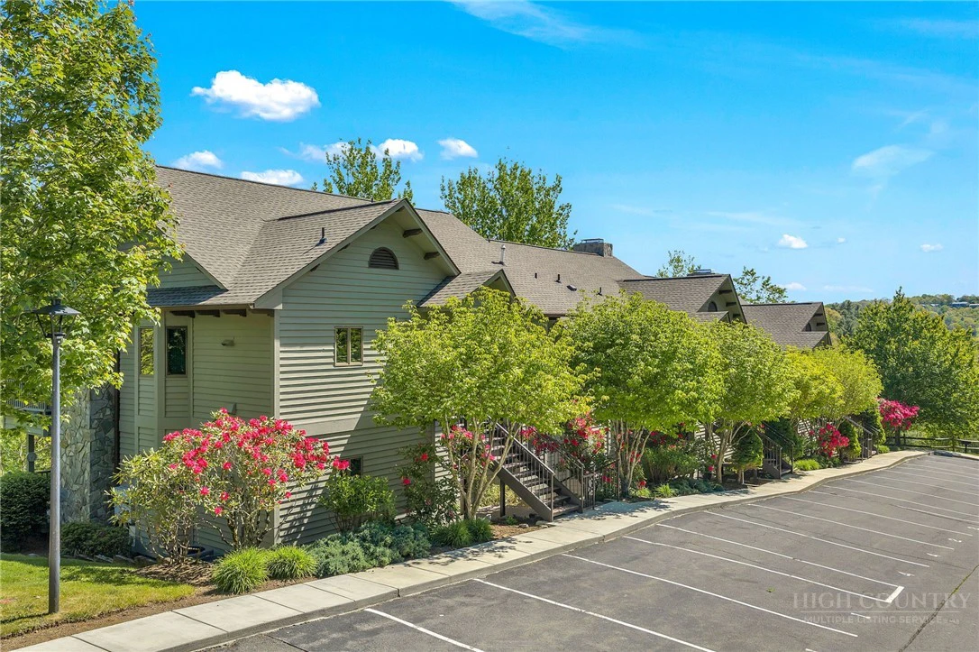 Image number 1 for the current listing