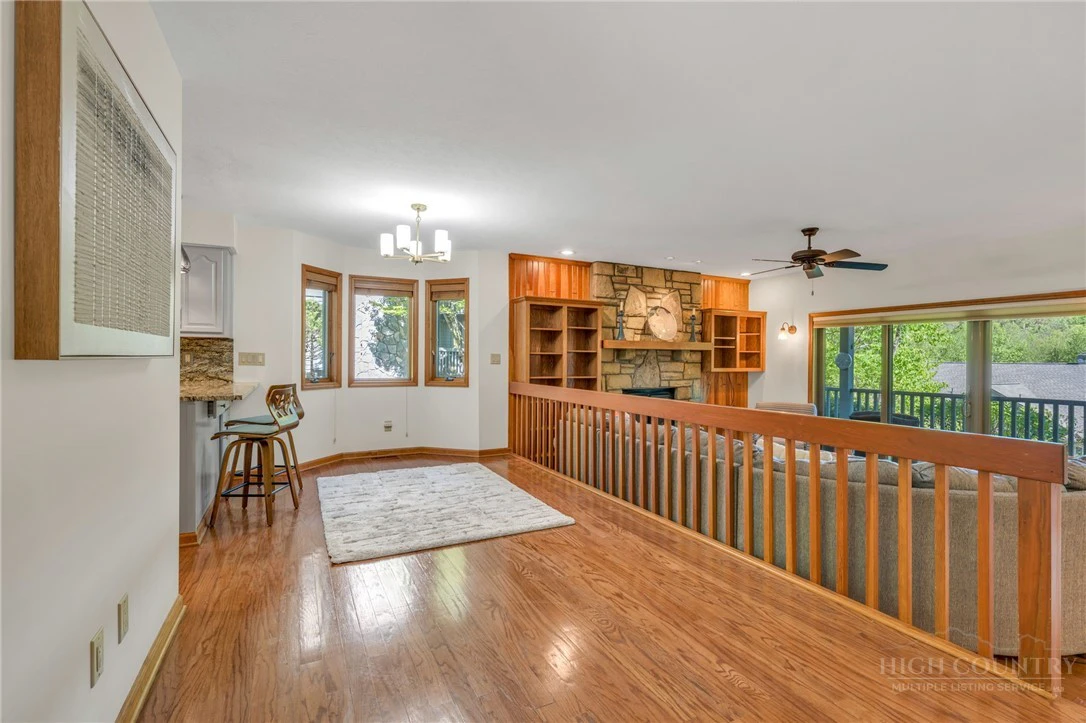 Image number 19 for the current listing