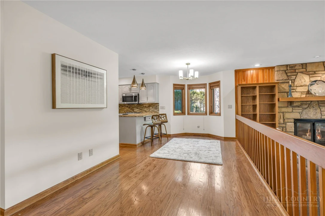Image number 20 for the current listing
