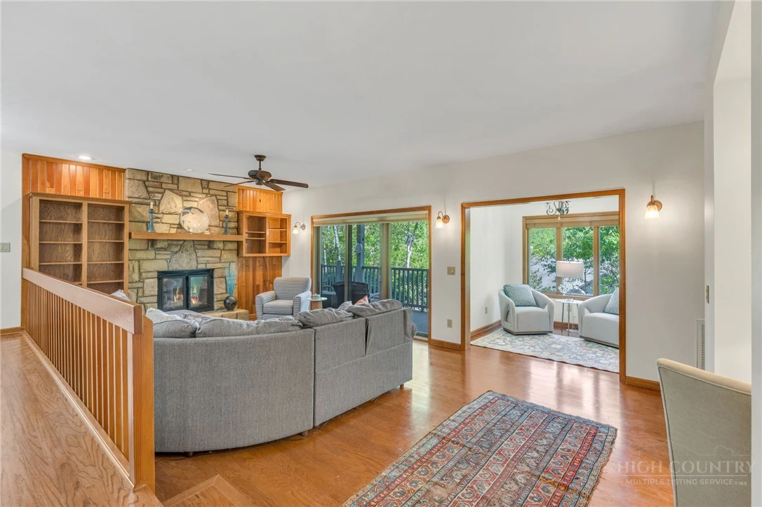 Image number 6 for the current listing
