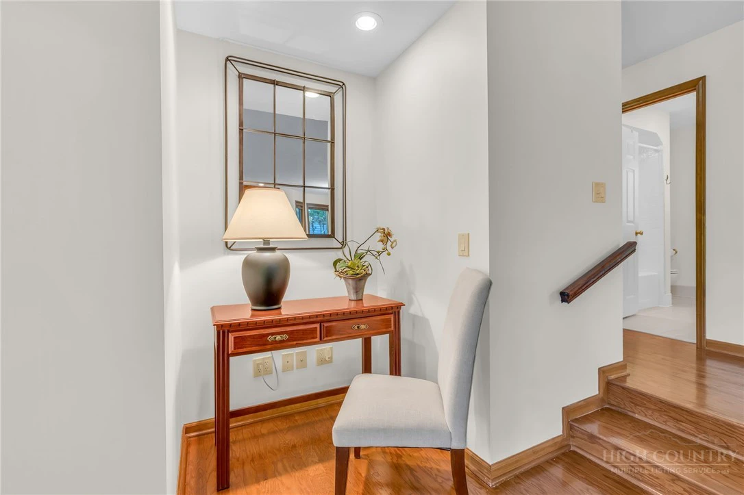 Image number 12 for the current listing