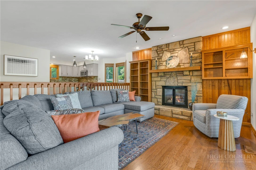 Image number 7 for the current listing