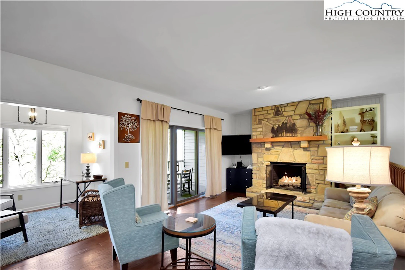 Image number 1 for the current listing