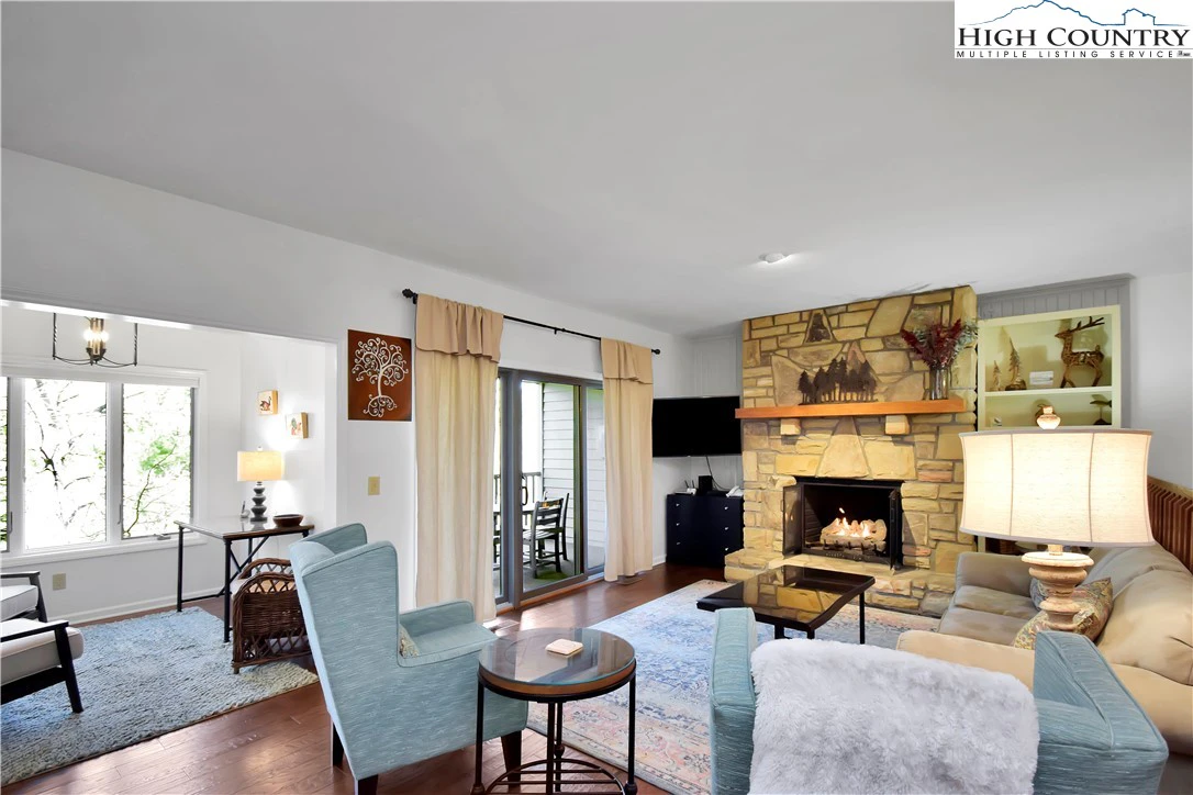 Image number 1 for the current listing