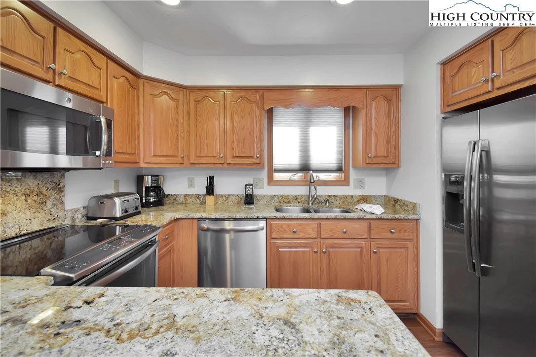 Image number 20 for the current listing