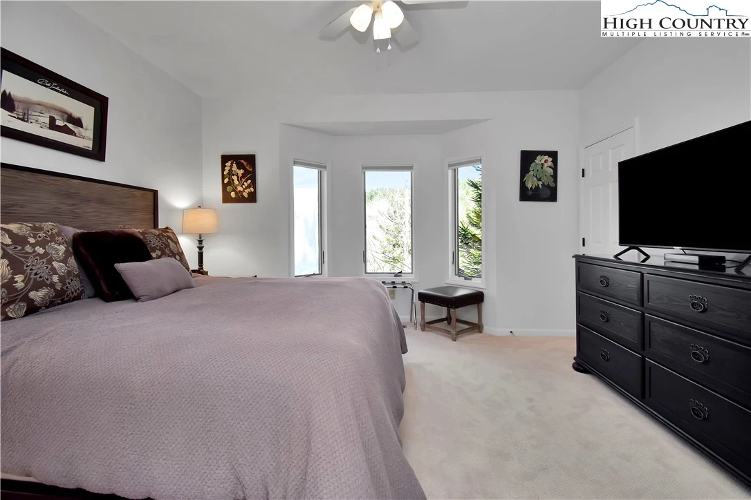 Image number 18 for the current listing