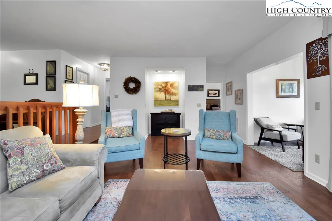 Image number 7 for the current listing