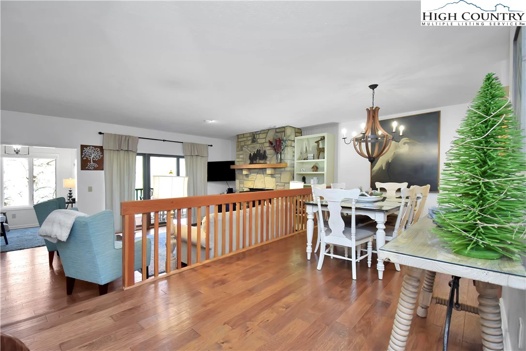 Image number 3 for the current listing