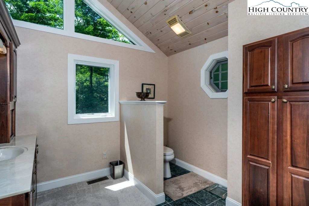 Image number 3 for the current listing