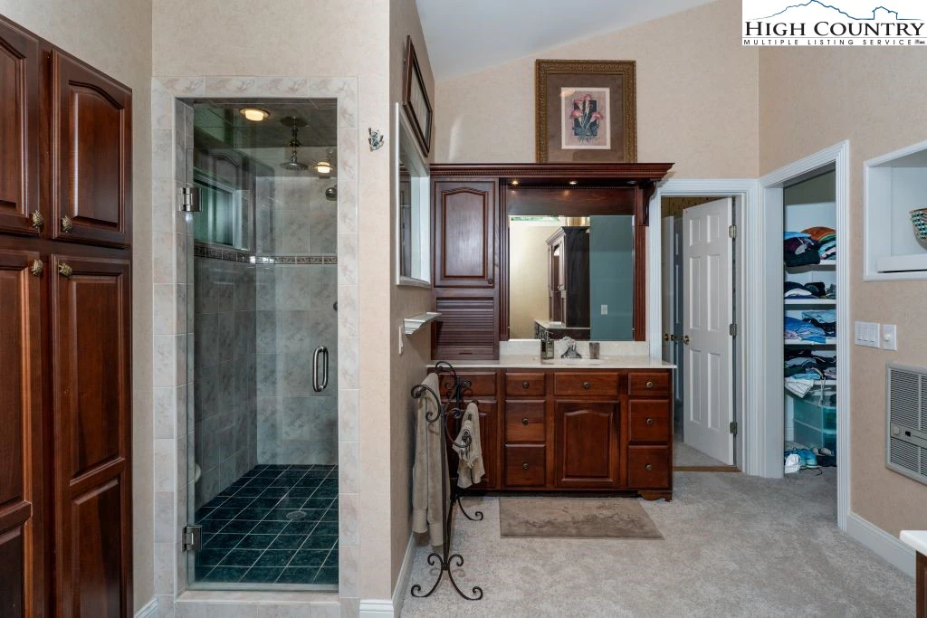 Image number 4 for the current listing