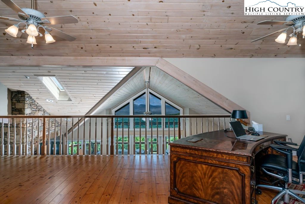Image number 5 for the current listing