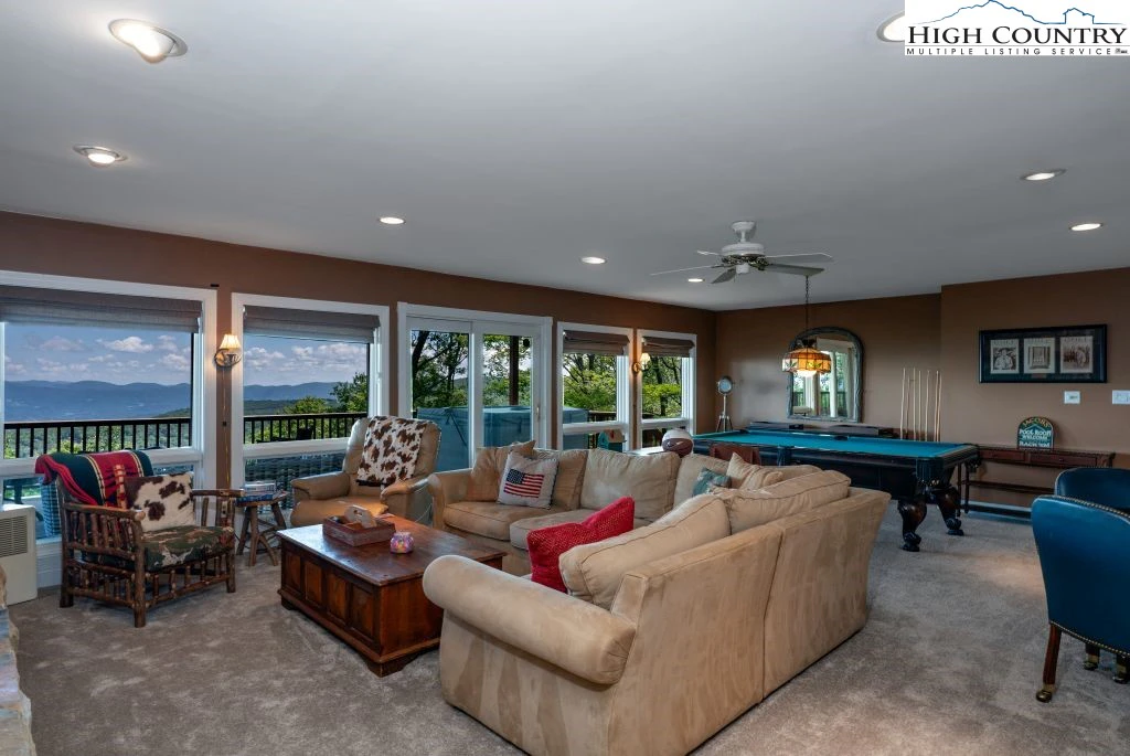 Image number 8 for the current listing