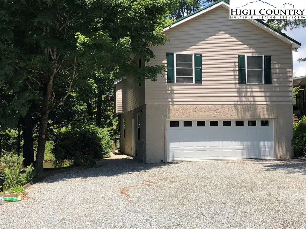 Image number 1 for the current listing