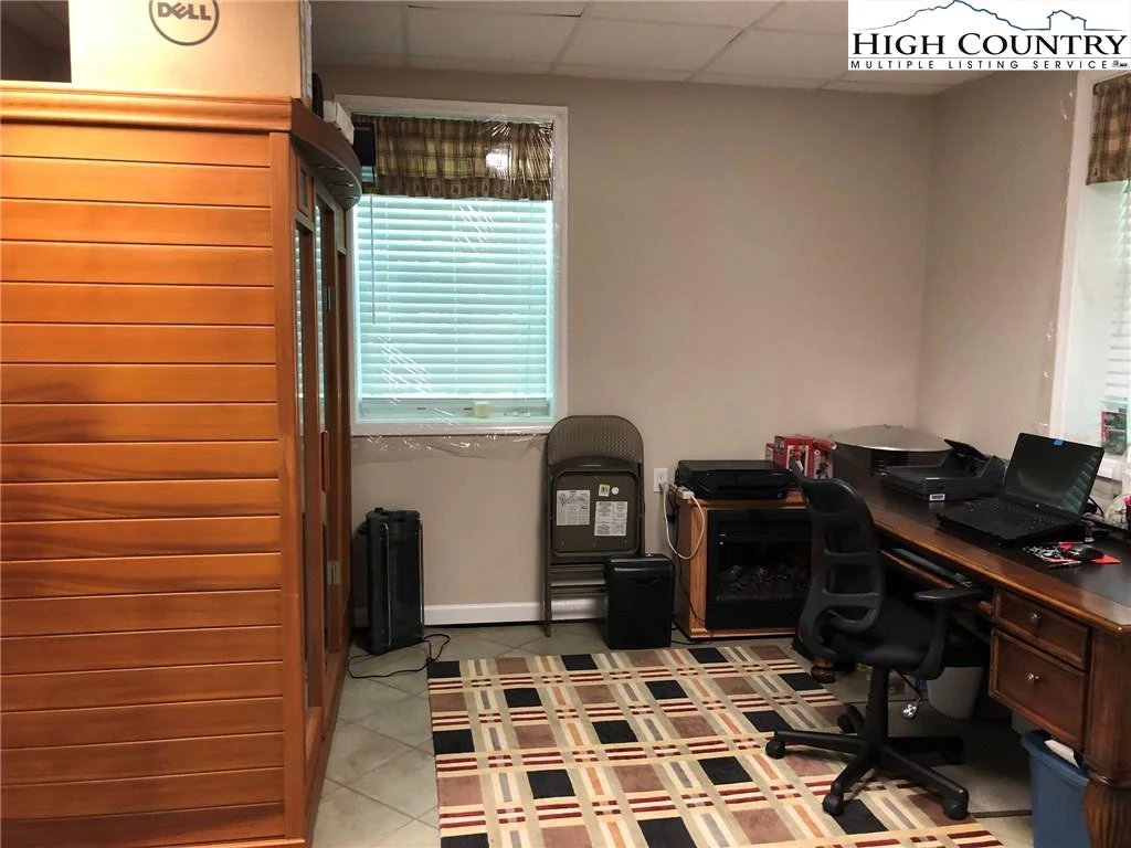 Image number 3 for the current listing