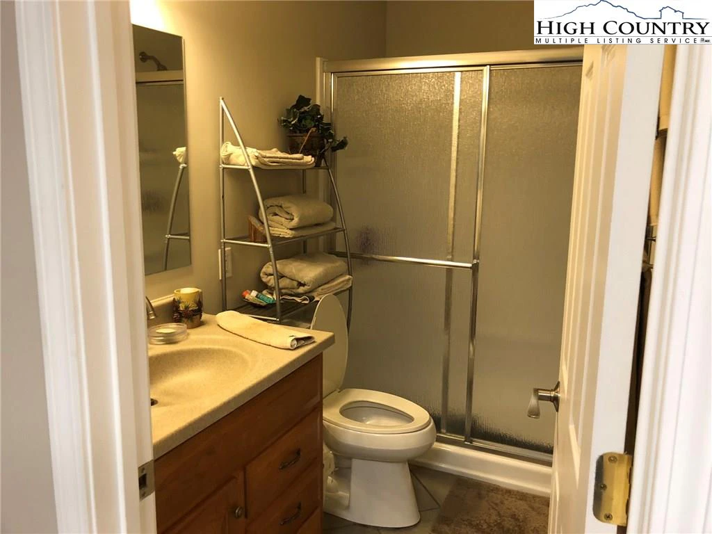Image number 6 for the current listing