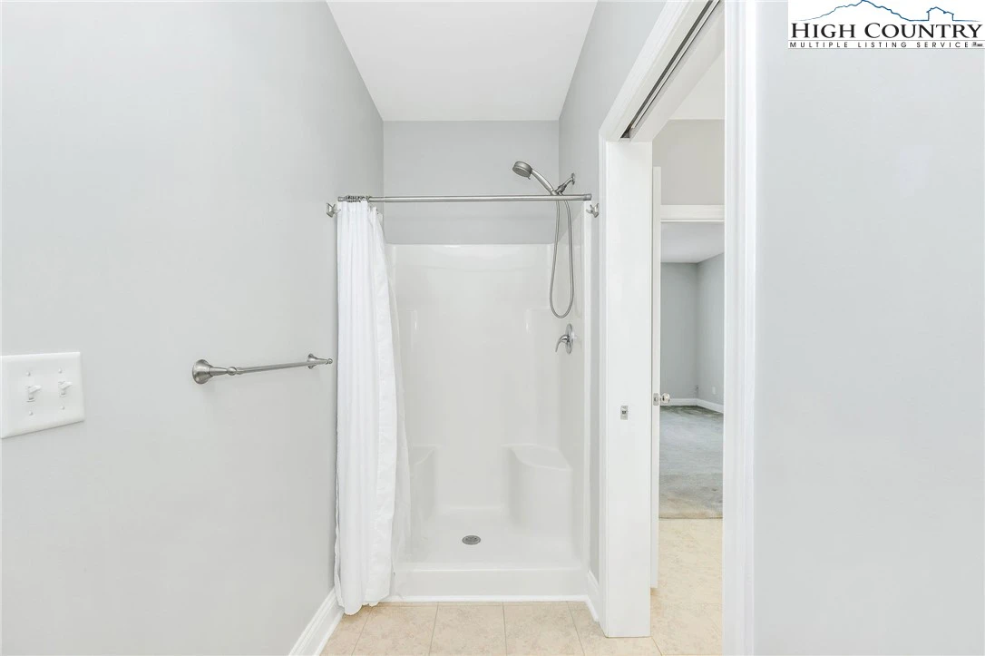 Image number 2 for the current listing