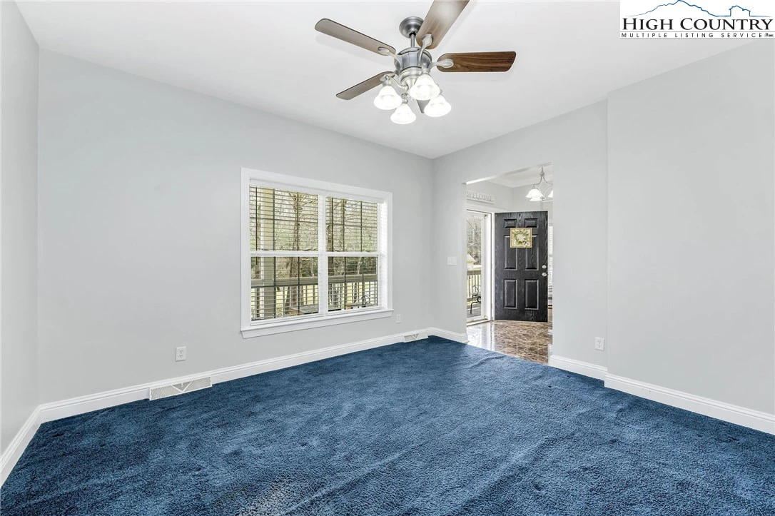 Image number 3 for the current listing