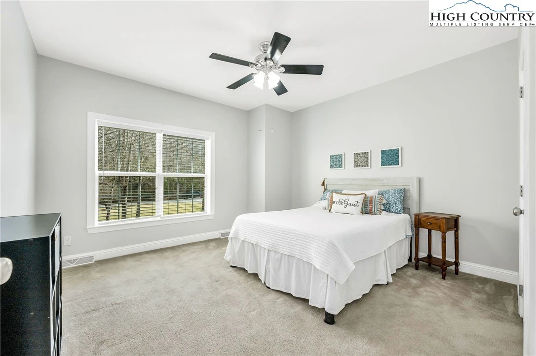 Image number 5 for the current listing