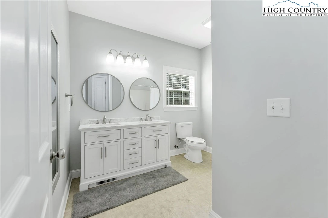 Image number 7 for the current listing