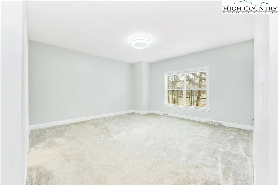 Image number 11 for the current listing