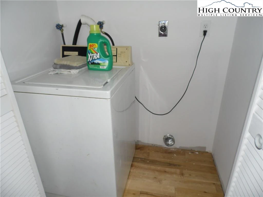 Image number 2 for the current listing