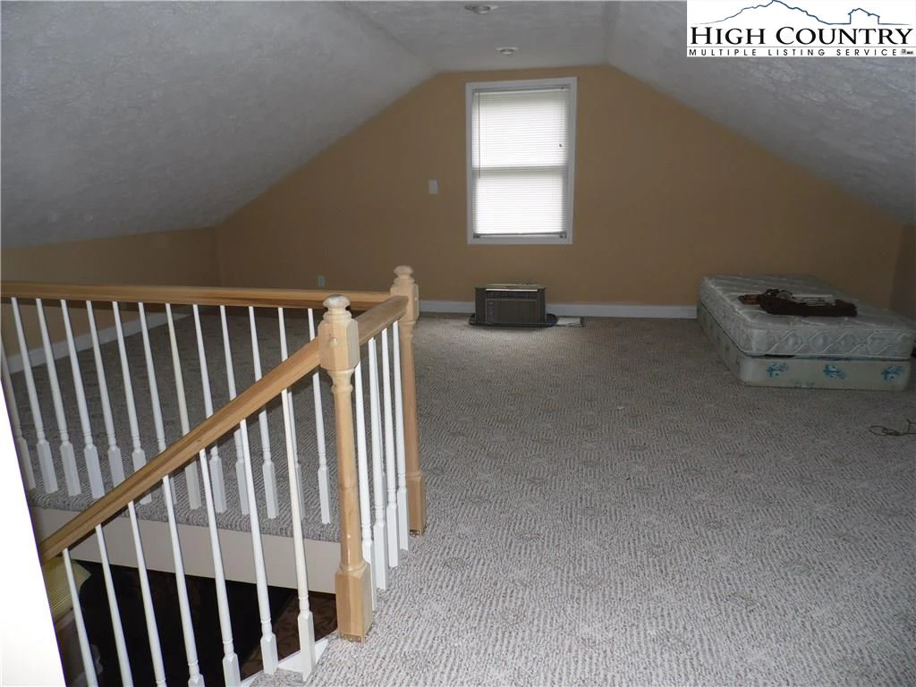 Image number 11 for the current listing