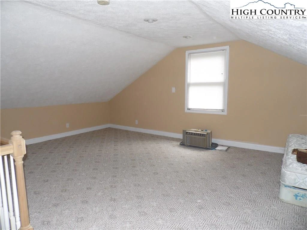 Image number 10 for the current listing
