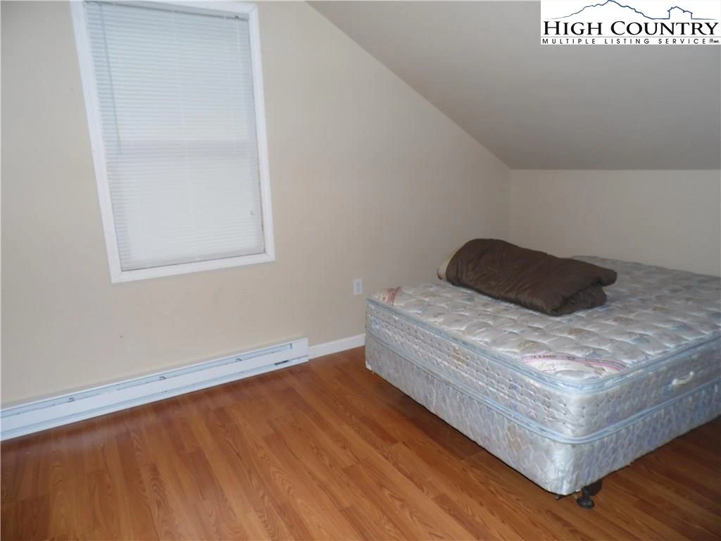 Image number 9 for the current listing