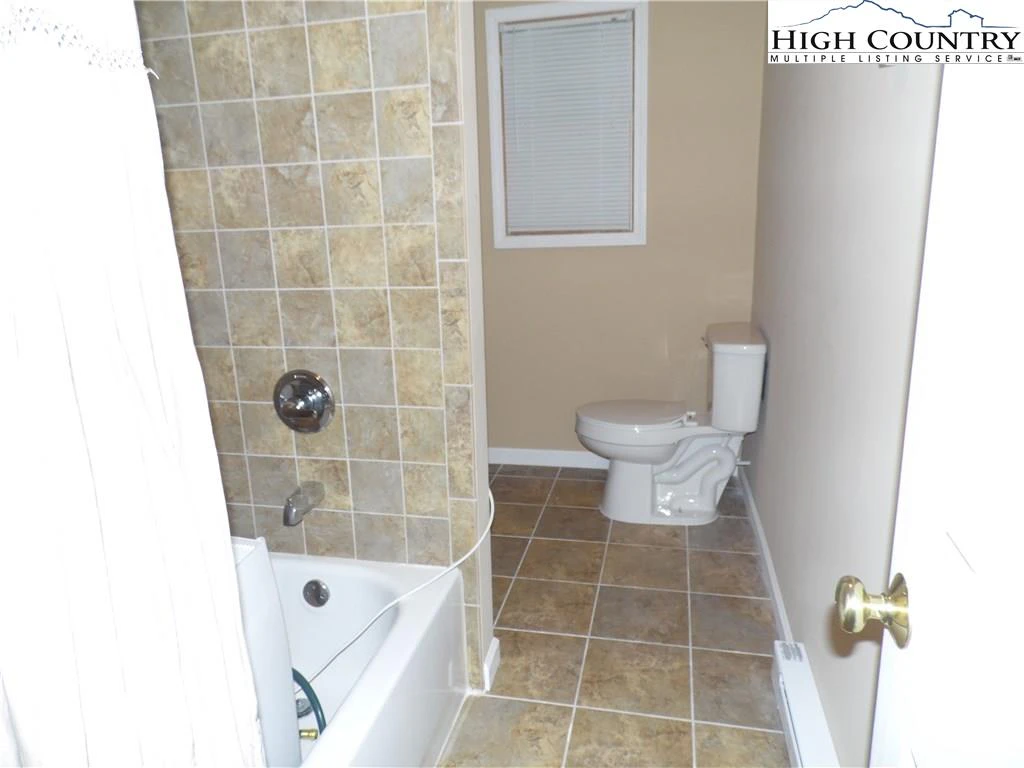 Image number 8 for the current listing