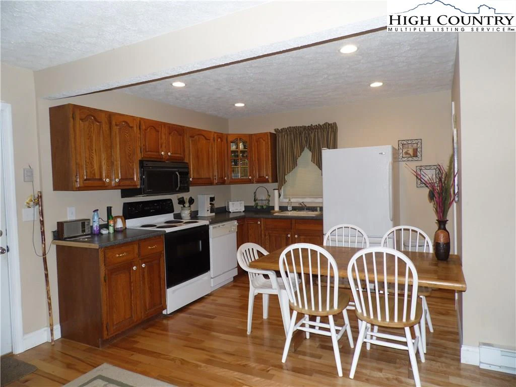 Image number 18 for the current listing