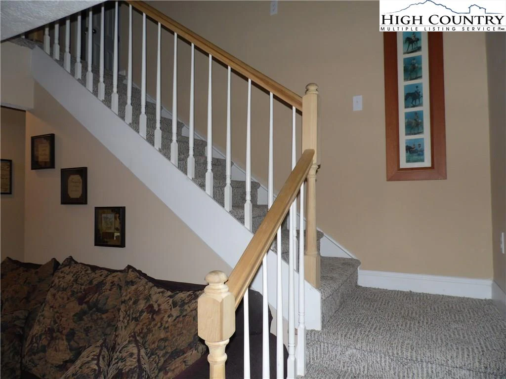 Image number 15 for the current listing