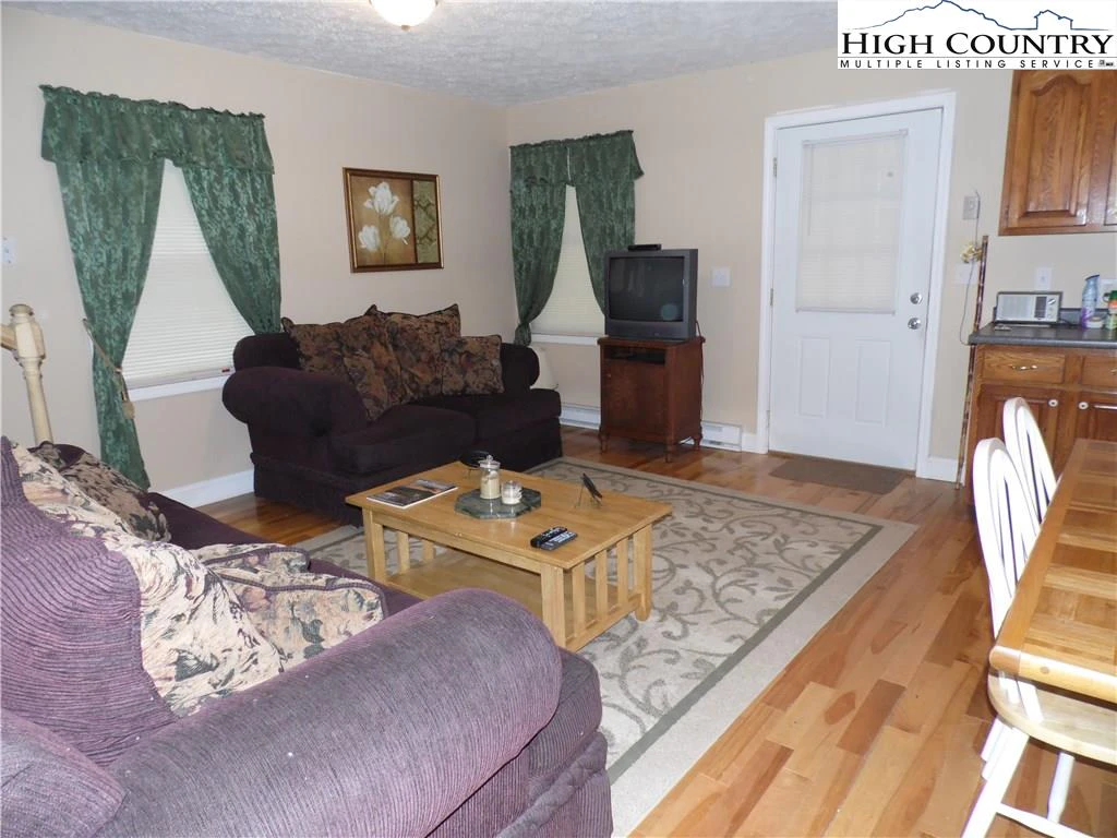 Image number 14 for the current listing