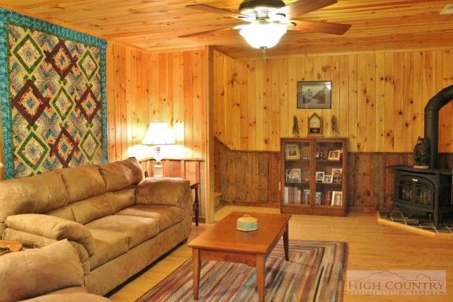 Image number 18 for the current listing