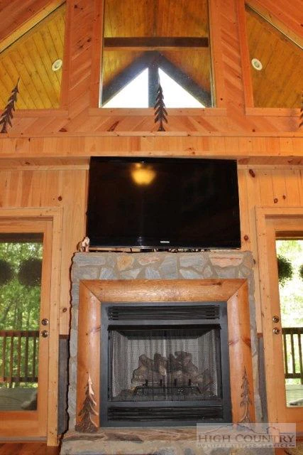 Image number 2 for the current listing