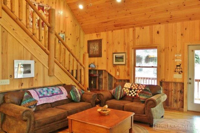 Image number 14 for the current listing
