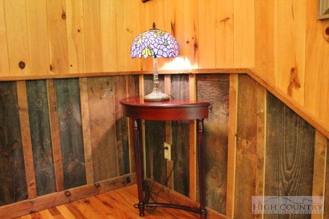 Image number 15 for the current listing