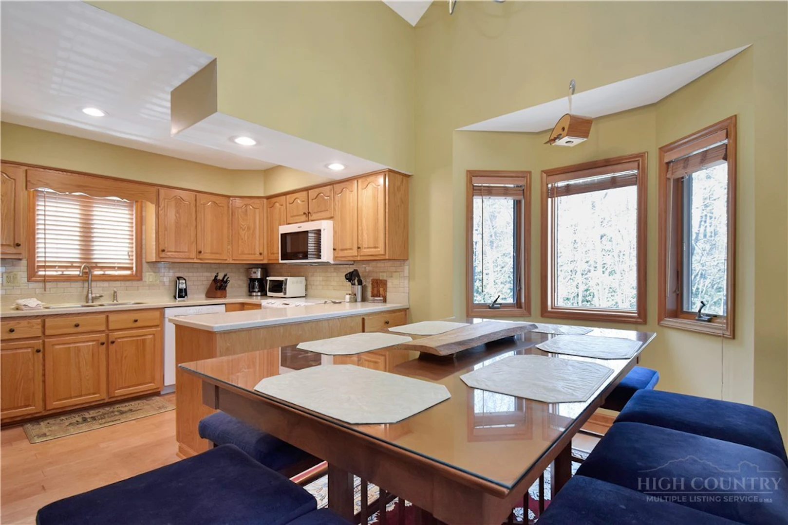 Image number 3 for the current listing