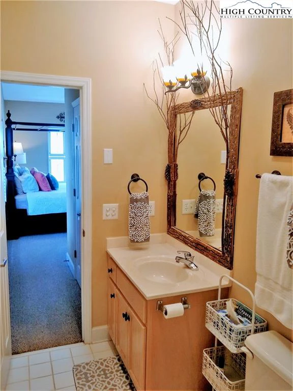 Image number 9 for the current listing