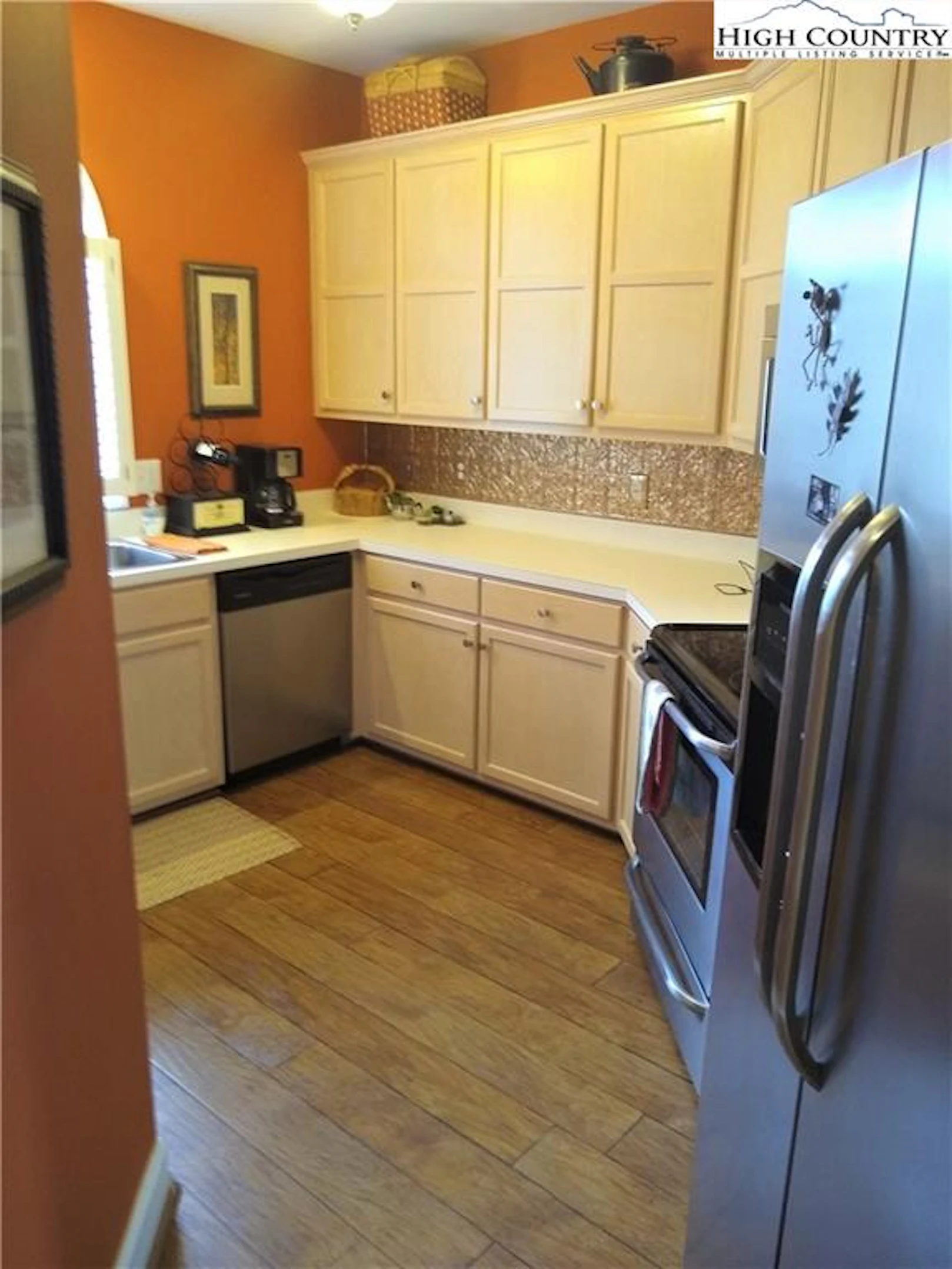 Image number 14 for the current listing