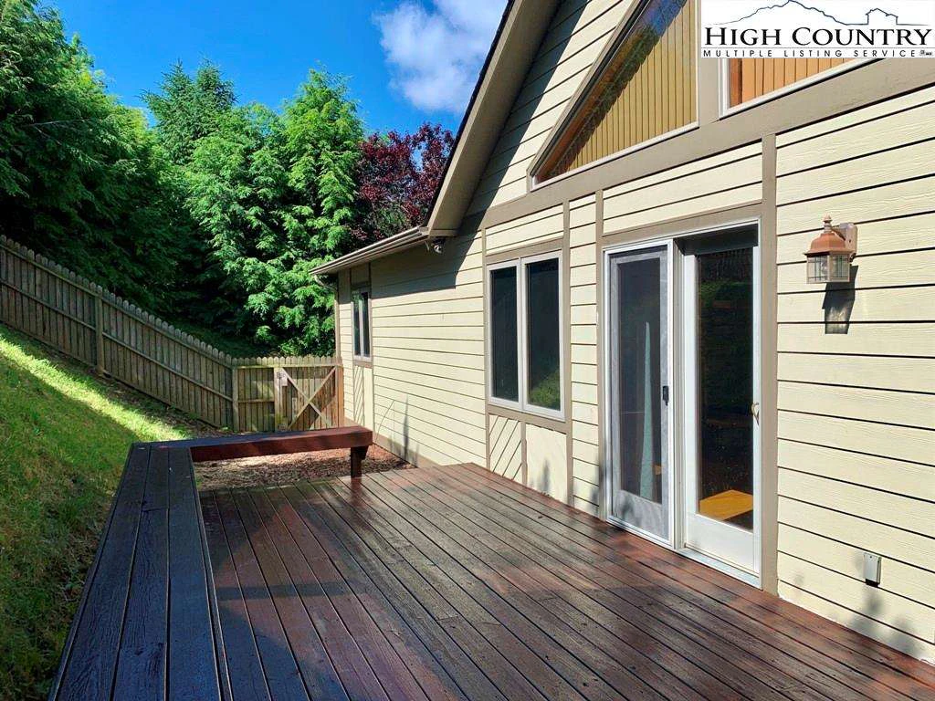 Image number 11 for the current listing