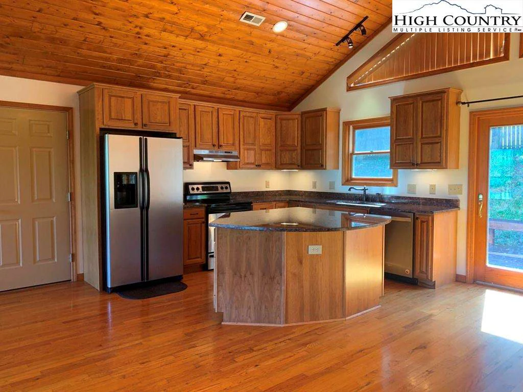 Image number 18 for the current listing